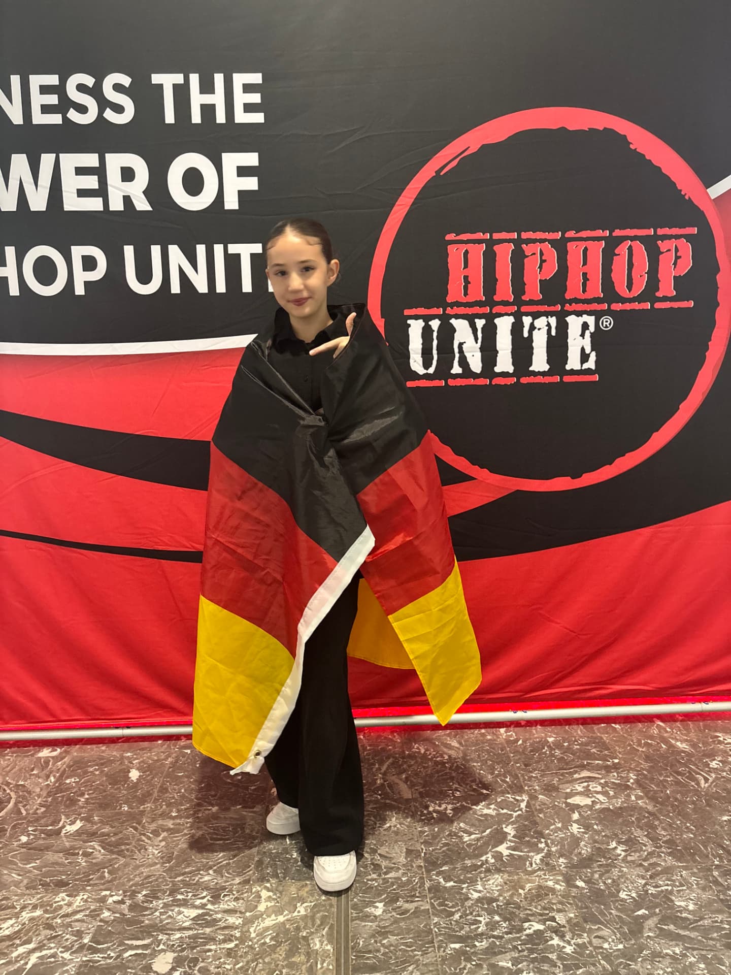 Pauline mit Deutschlandflagge bei der Europameisterschaft in Maastricht
