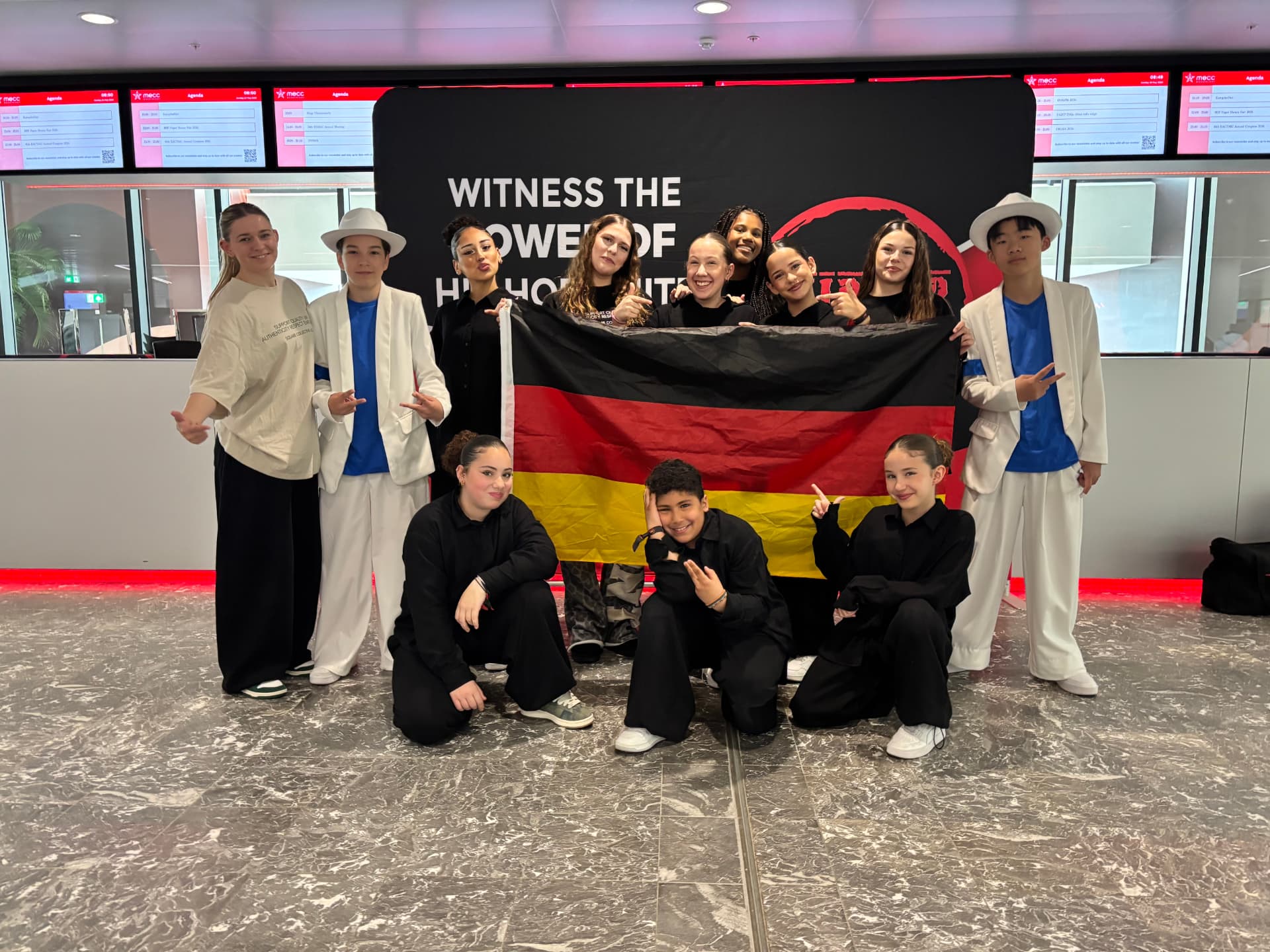 Crew mit Deutschlandflagge bei Hiphop Unite