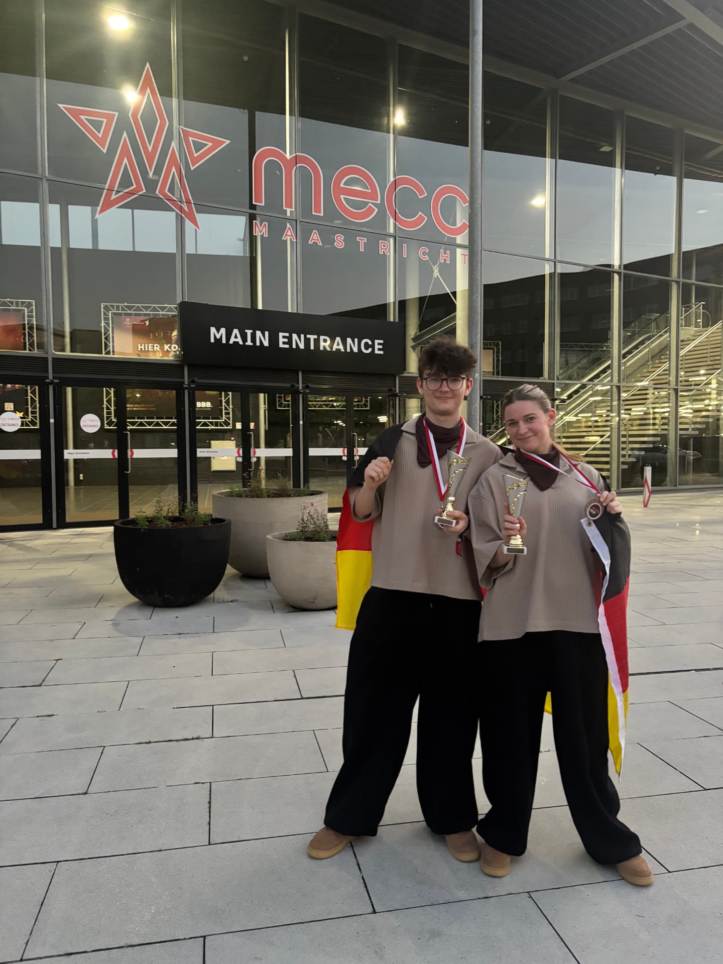 Duo mit Pokalen bei der BDG-Europameisterschaft in Kroatien